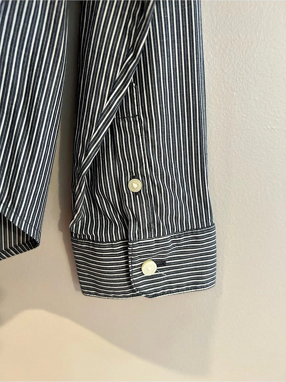 Liz Claiborne Striped Button Down Shirt in Black & White Size 12 - Picture 5 of 5